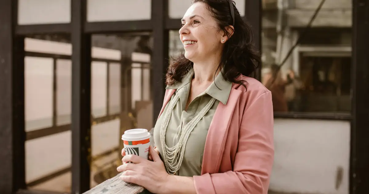 Social disadvantage greatly amplifies risk of mortality in women with early menopause