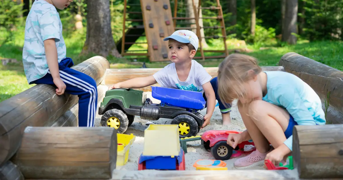 Outdoor play at ages two to four linked to better mental health by age eight