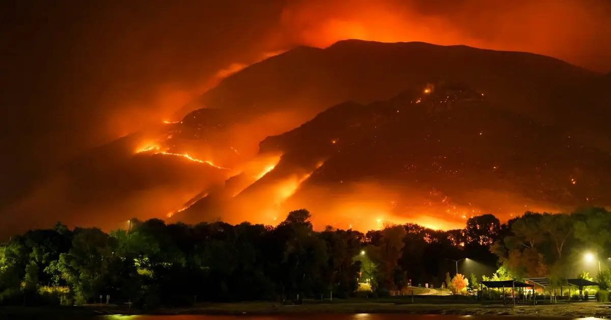 Why only a few wildfires become extreme