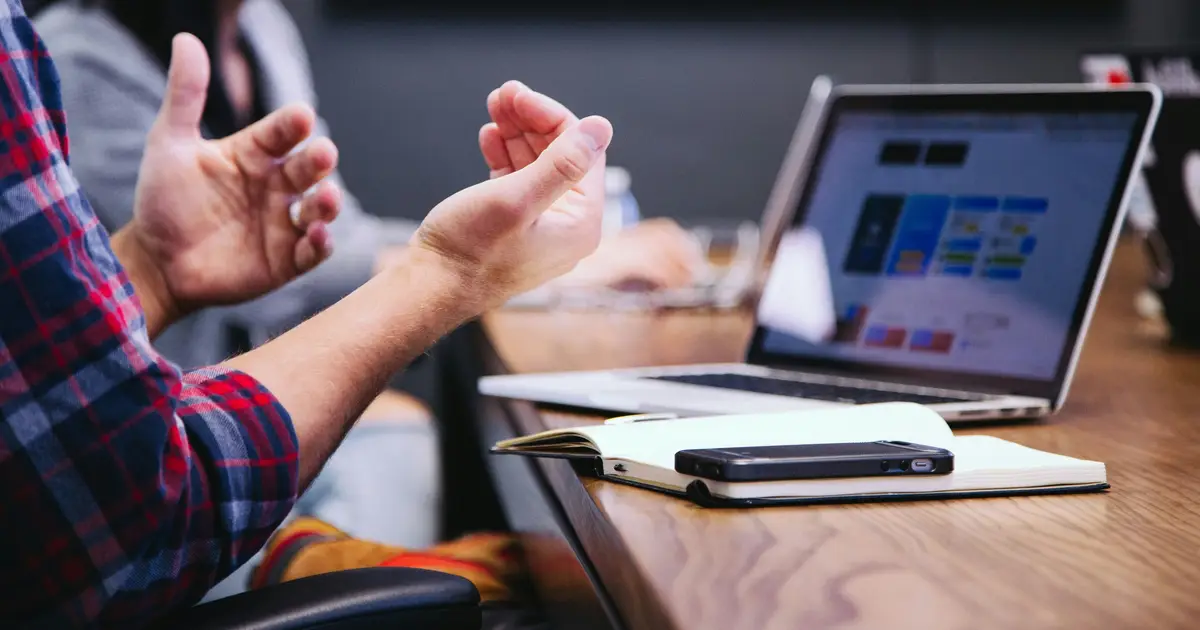 Working around men may make women feel worse about mistakes, study finds