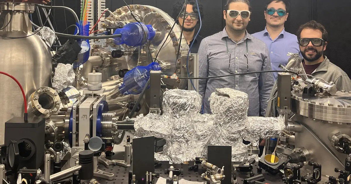 A hidden rivalry between two quantum states at the heart of superconductors