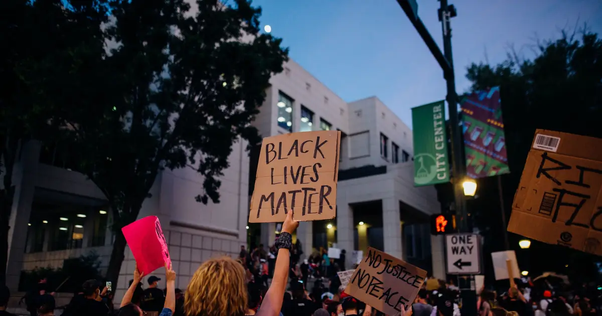 Community context shapes corporate response to violence in street protests