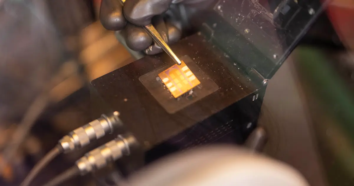 How longer exciton lifetimes could ease efficiency trade-off in organic solar cells