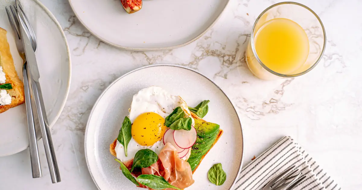 Teens who start the day with breakfast eat better overall, study finds