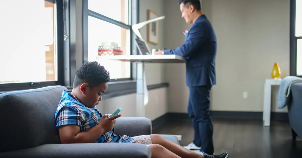 Dads want to work from home, but fear career penalties