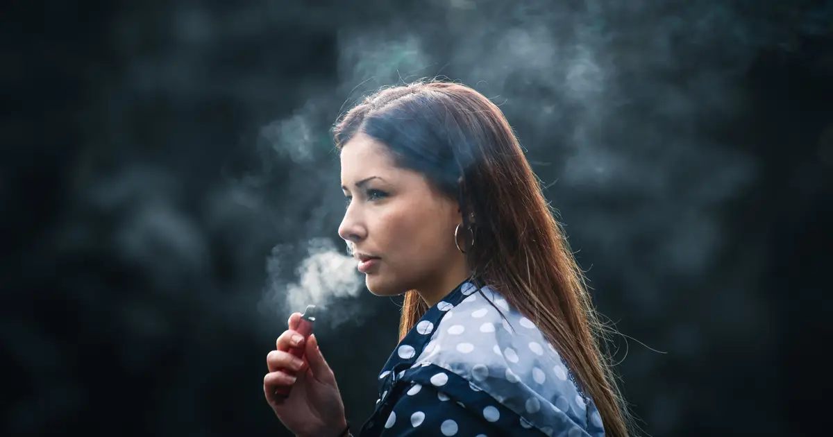 E-cigarettes help smokers quit even without specialist support, randomized trial finds