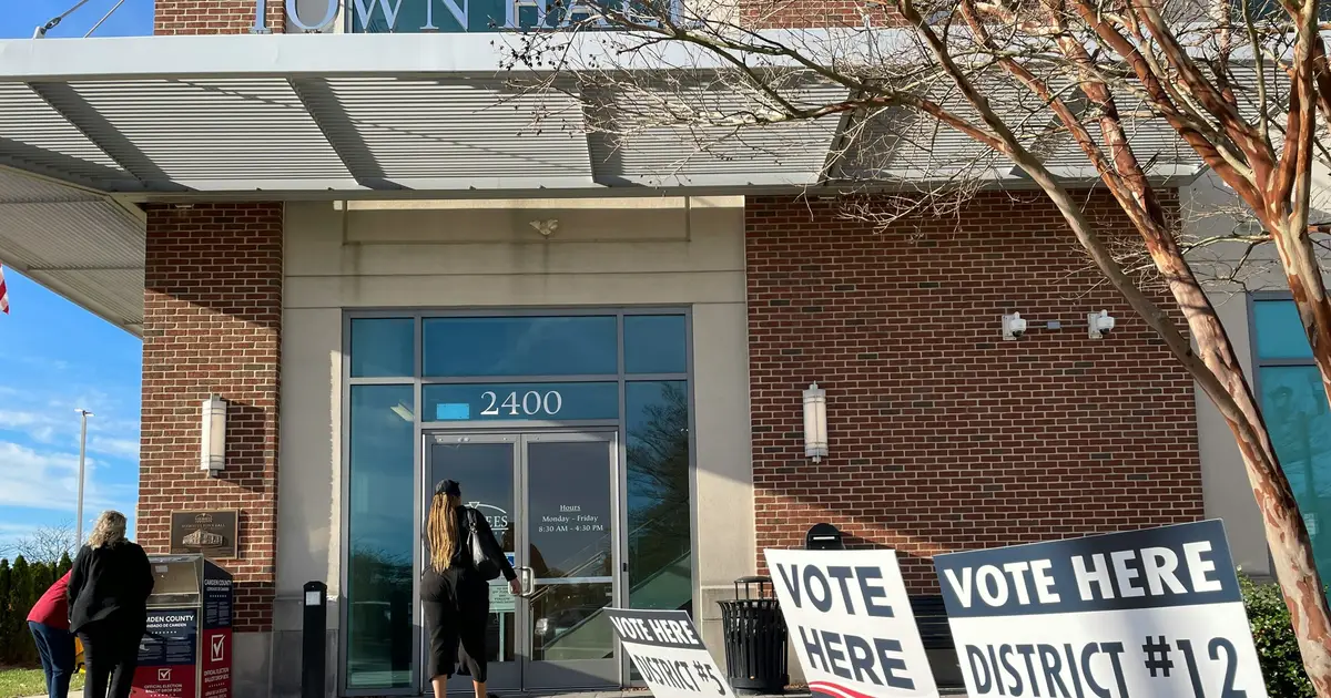 Small Michigan communities feel early voting strain