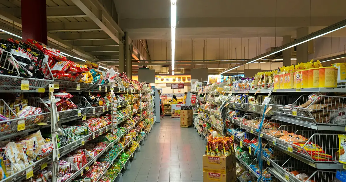 Food labeling combined with higher prices for carbon-intensive foods could help reduce UK greenhouse gases by 5%