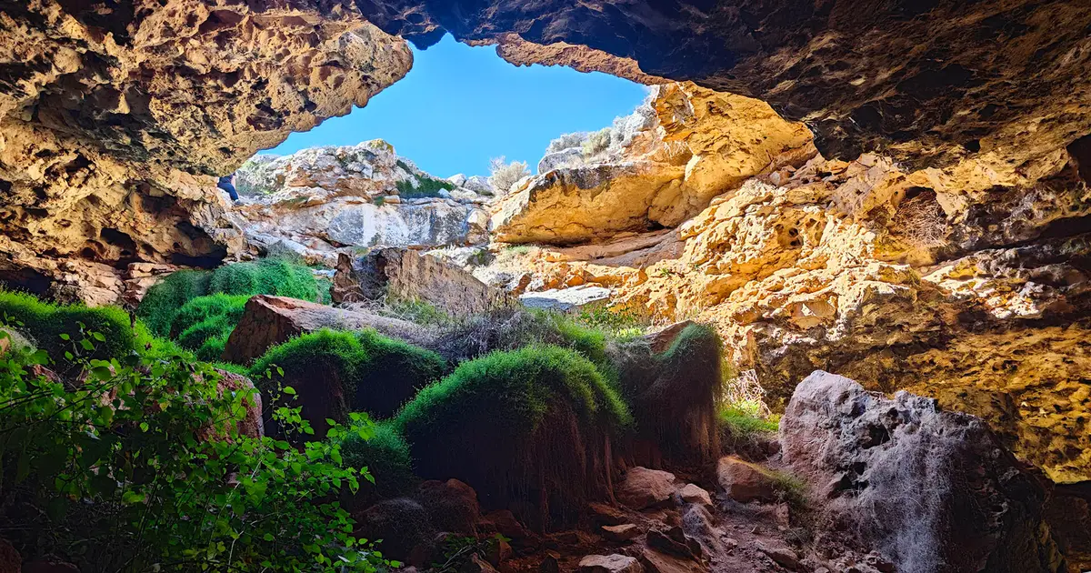 Nullarbor mapping reveals surface signs of deep, hidden cave systems