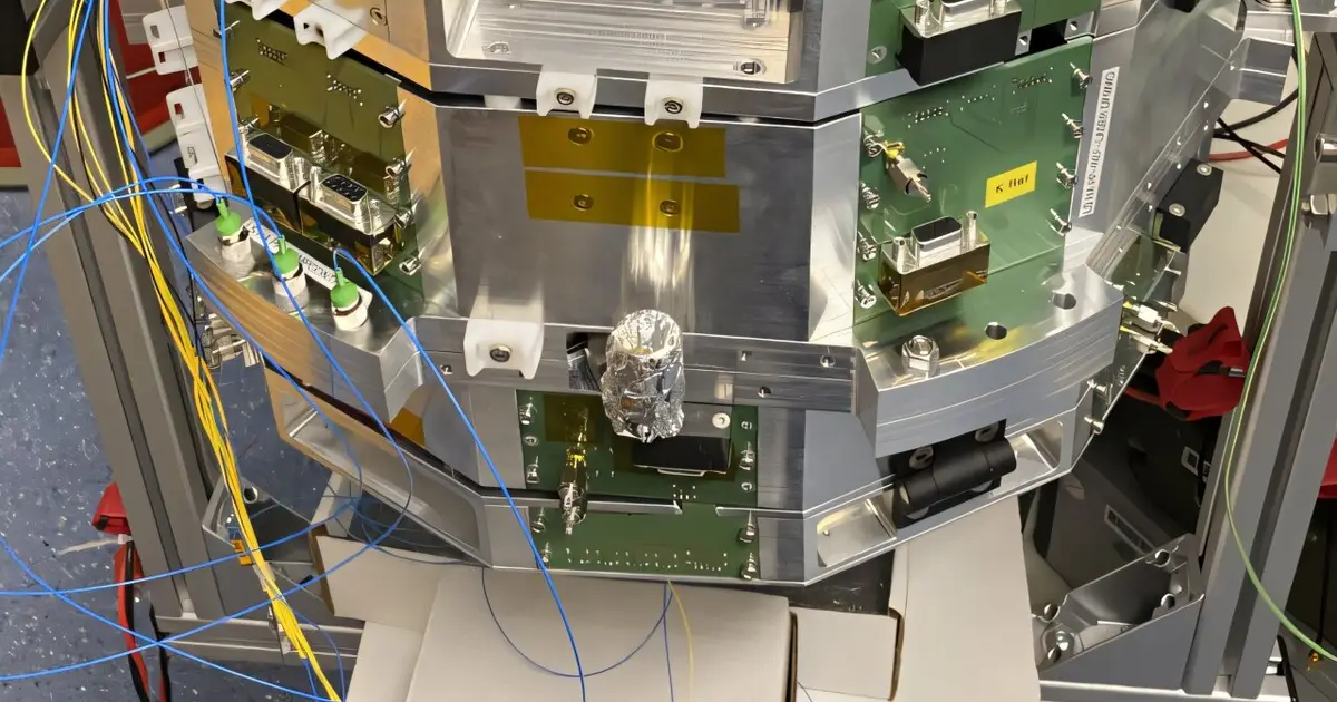 Miniaturized laser technology paves the way for fundamental physics experiments in space