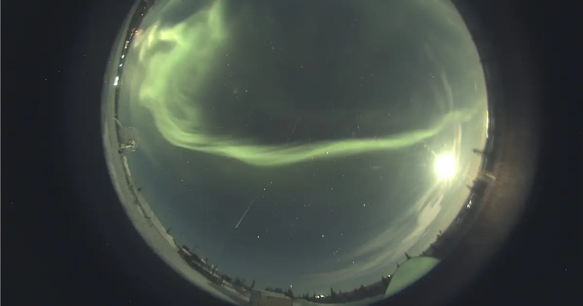 Human eyes needed, not AI, to study the Arctic sky