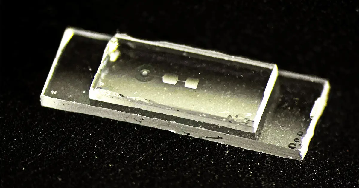 Using mechanical vibrations instead of magnetic memory for quantum computing