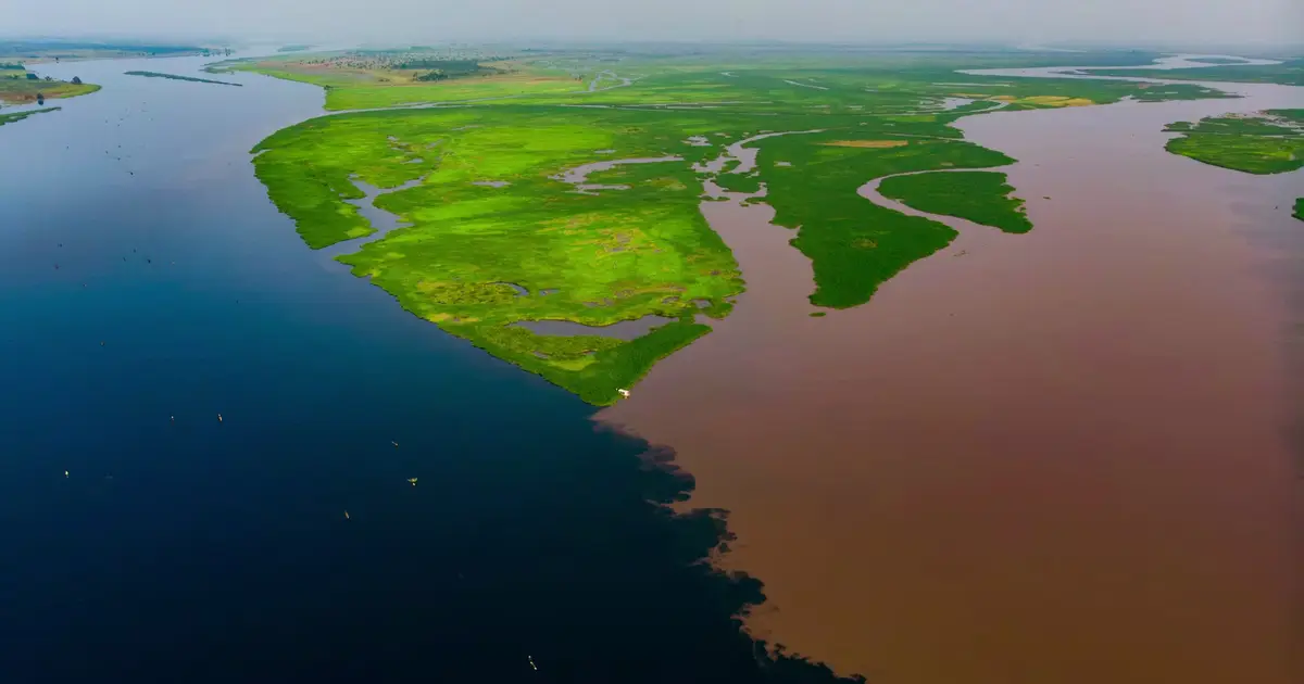 Lakes that 'breathe' ancient carbon: A surprising find in the Congo Basin