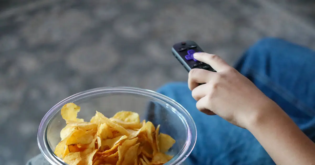 Late-night eating linked to higher rates of fatty liver disease and cirrhosis
