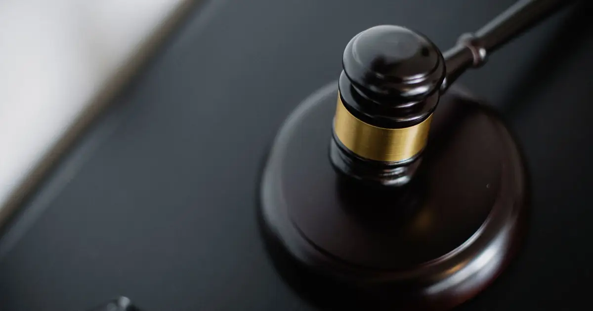 Alumni relationships can affect court rulings between judges and lawyers