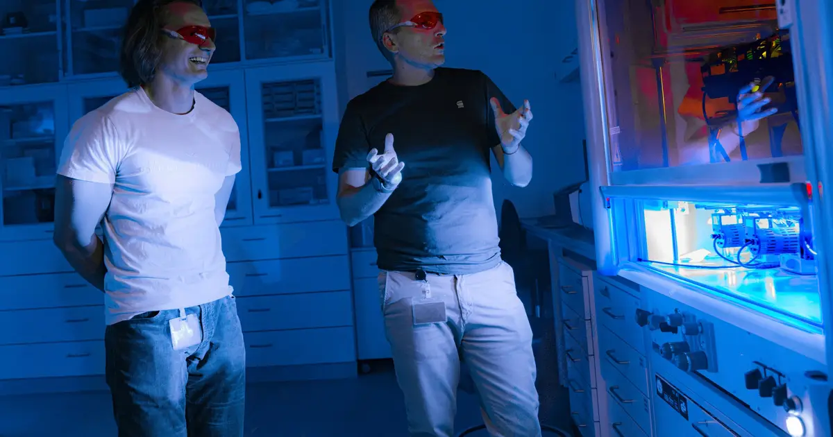 Light-driven nickel catalyst forms chemical bonds using less metal
