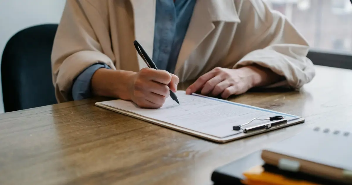 Overcoming the algorithmic gender bias in AI‑driven personal finance