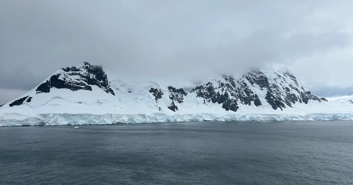 Antarctic rocks reveal a missing chapter of glacier history