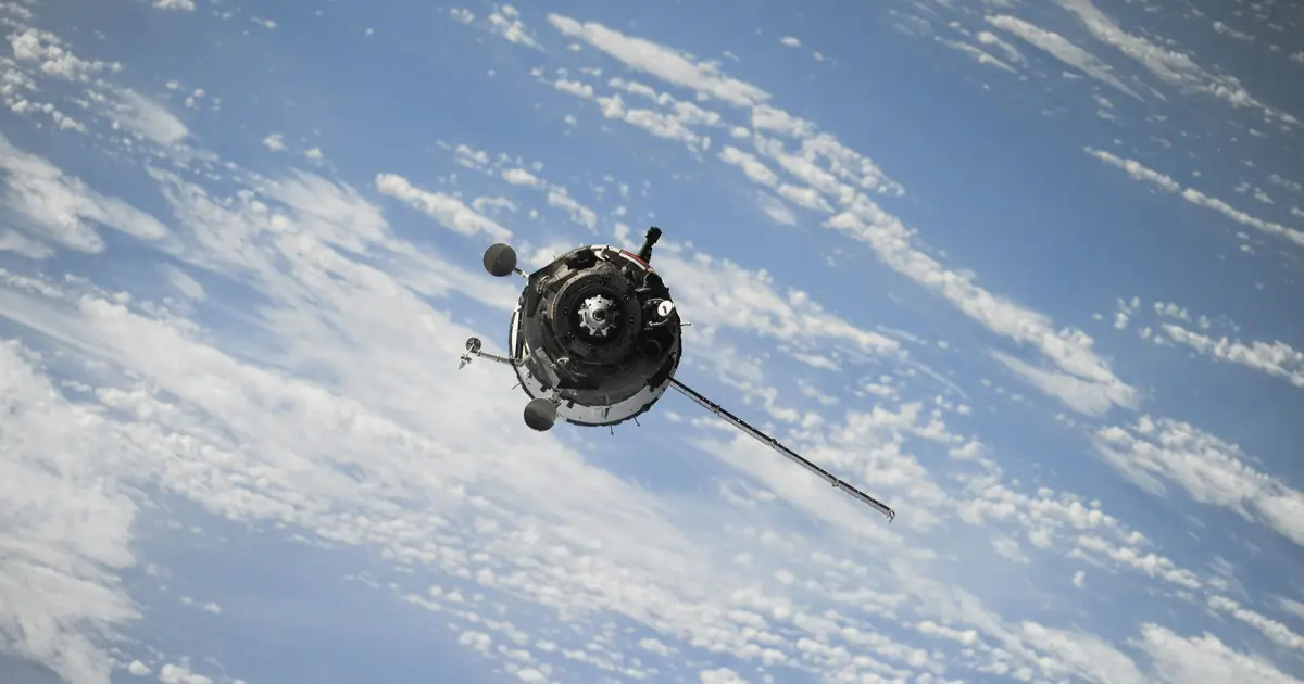 Spacecraft observations may conceal how particles really move through near-Earth space