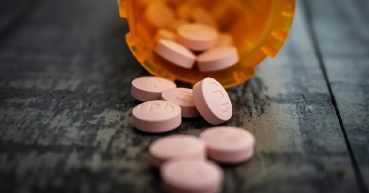 Years of opioid use do not improve chronic back pain, study finds