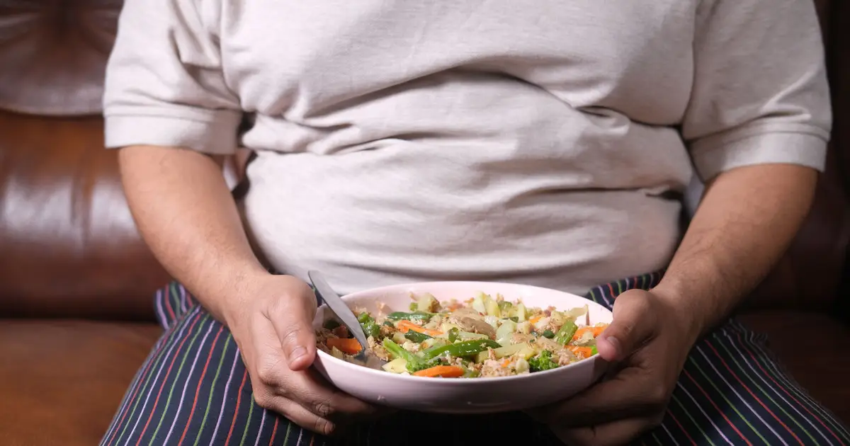 Life-course clinical obesity linked to signs of brain health changes in midlife
