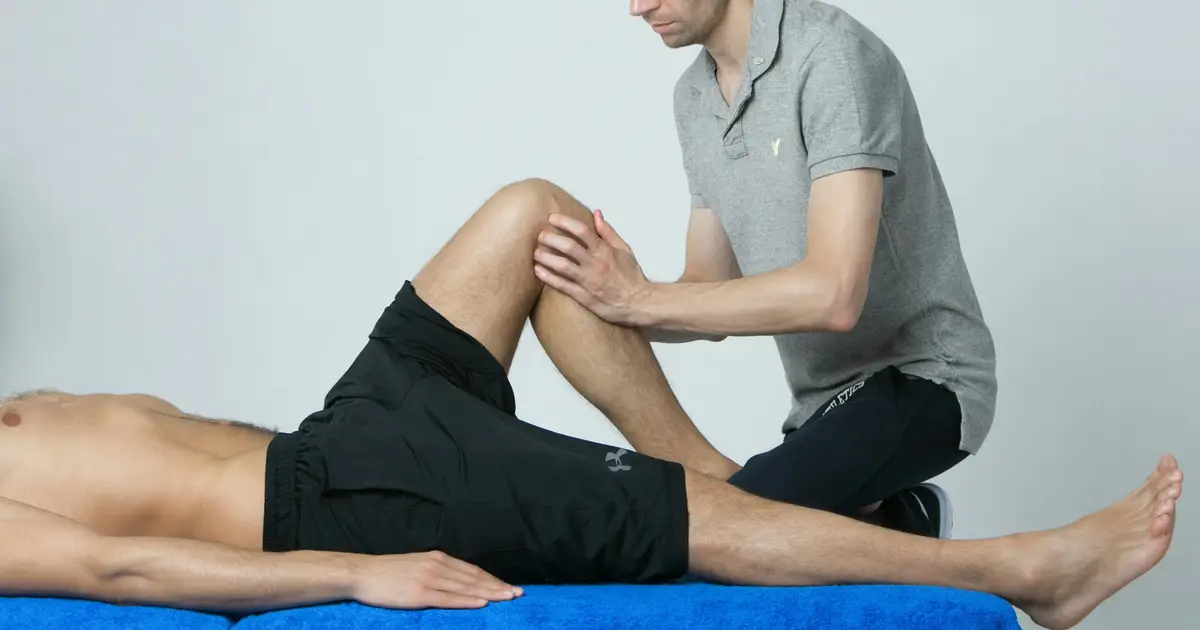 Supervised physical therapy improves short-term knee pain and function after ACL surgery in young adults