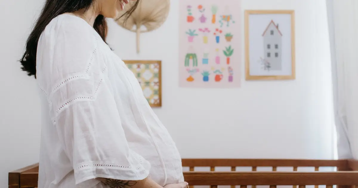 What drives women to have a 'freebirth' without a midwife or doctor? Here's what the research says
