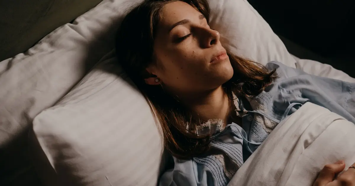 Brain turns listening inward during REM sleep, EEG recordings suggest