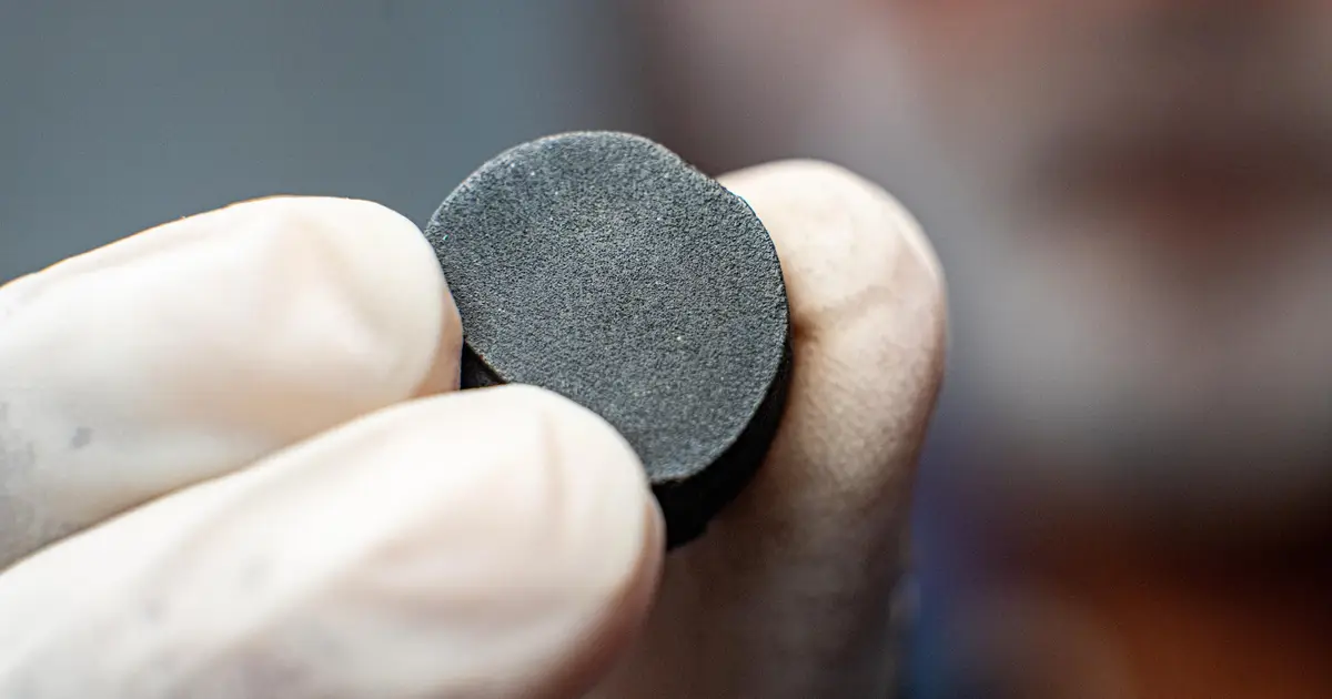 Hypersonic impact rapidly transforms diamond into graphite, revealing energy-absorbing mechanism