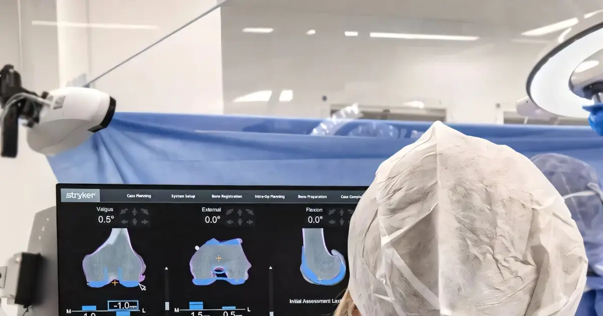 Robotic assisted knee replacement gives same patient outcomes as surgeon-only procedure in clinical trial
