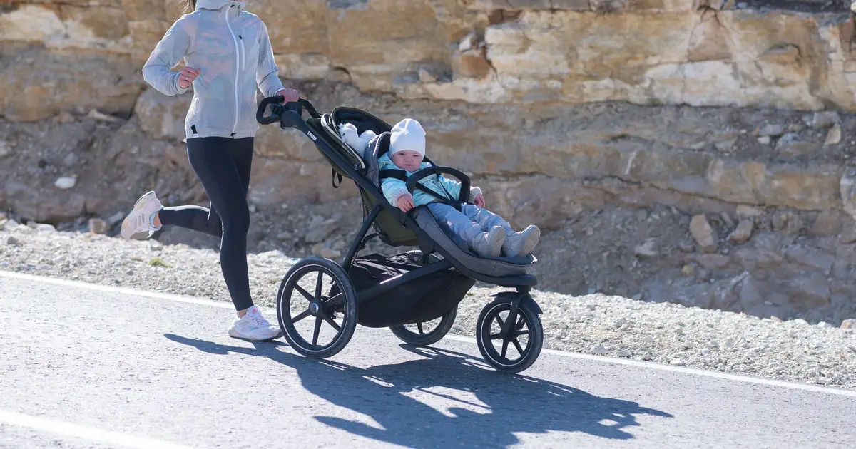 Parents who run with a stroller have lower risk of overuse injury