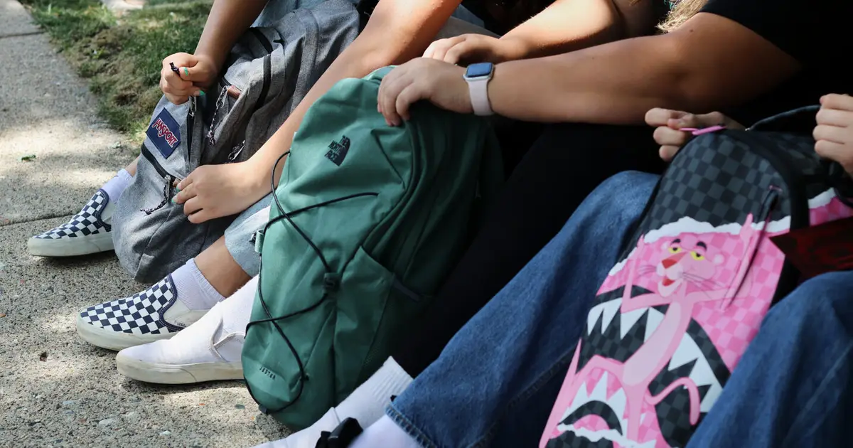 School backpack overload: Heavy bags can strain kids' bodies