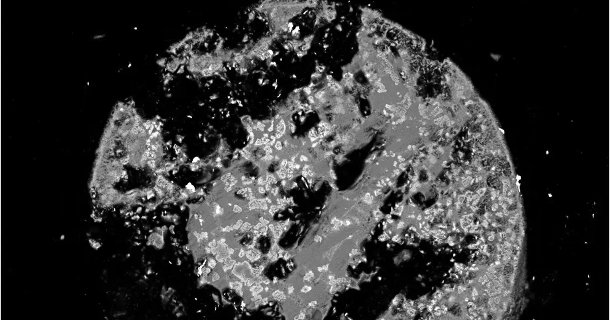 Hiroshima blast debris reveals a previously unknown alloy