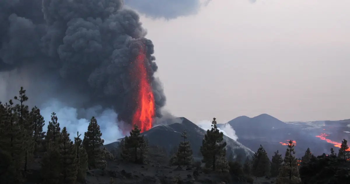 Superheated magma may explain why similar volcanoes erupt in very different ways