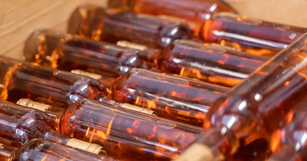 Whiskey chemistry propels microscopic machines through liquid