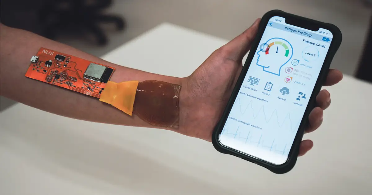 Smart sensor decodes fatigue and stress from body signals on the move