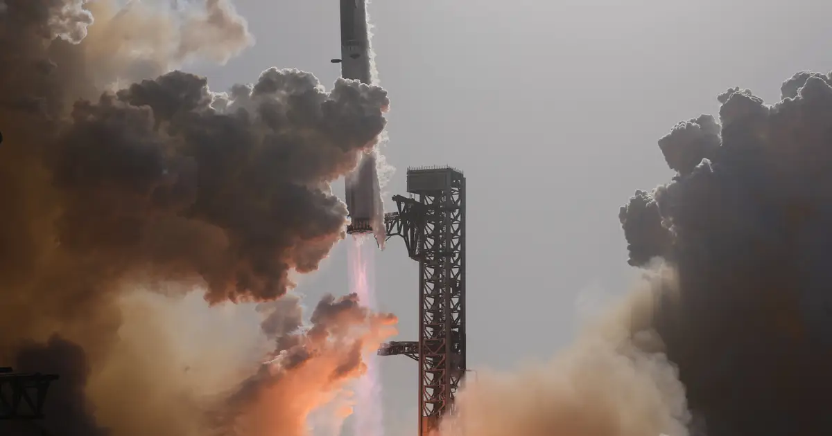 SpaceX launches Starship on another test flight, this time with the most advanced Starlinks