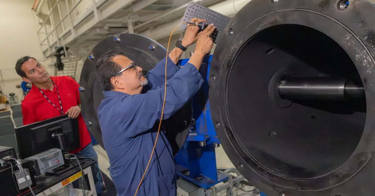 Studying impact flashes to detect missile and meteorite composition