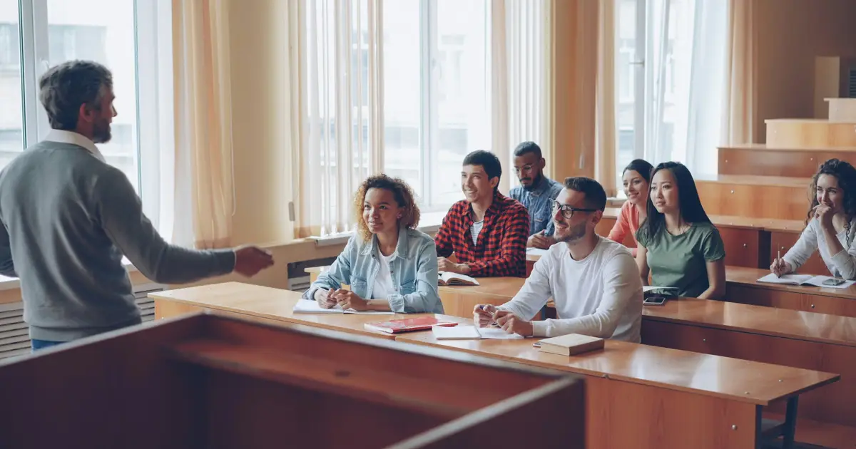 Asking teachers to set high expectations leads to more detailed feedback and reveals subtle bias, study finds