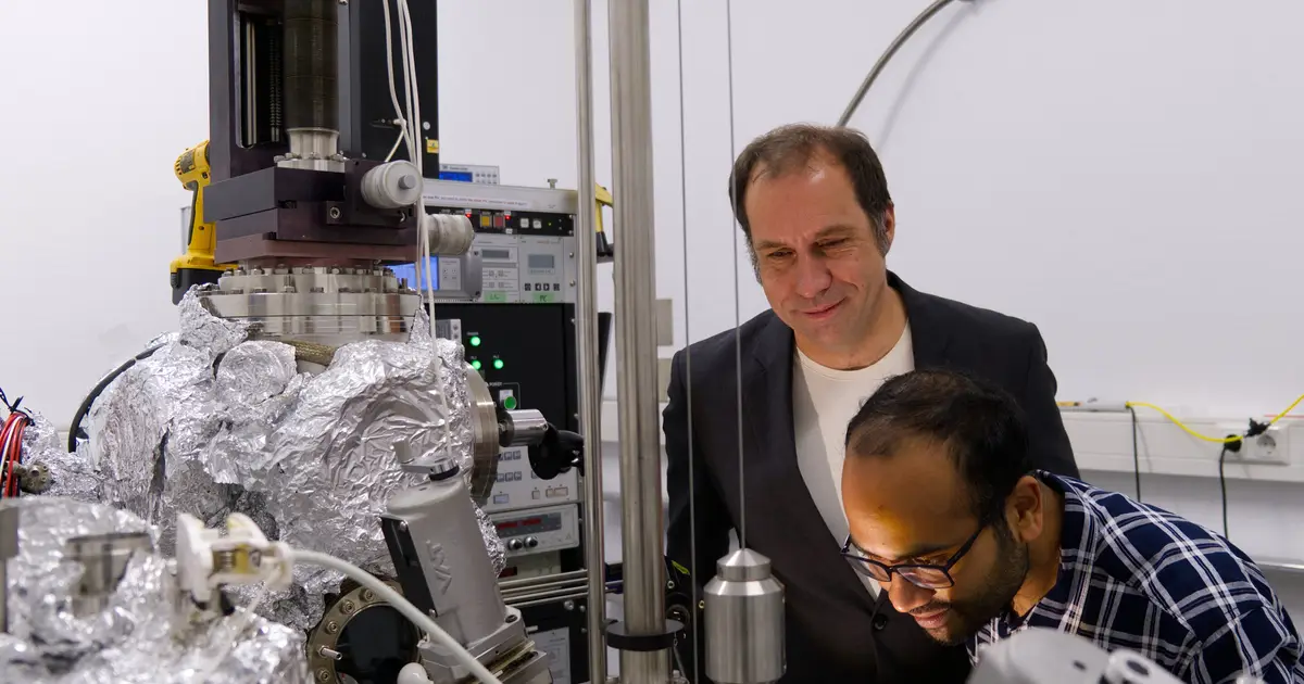 How researchers tell different quantum excitations apart in individual molecules