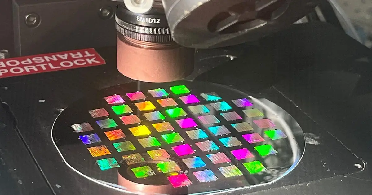 Ultrathin silicon structures can tune mid-IR light in billionths of a second