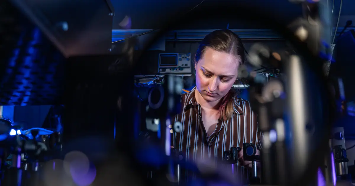 Ultrashort laser pulses offer a new way to probe electrons' quantum geometry