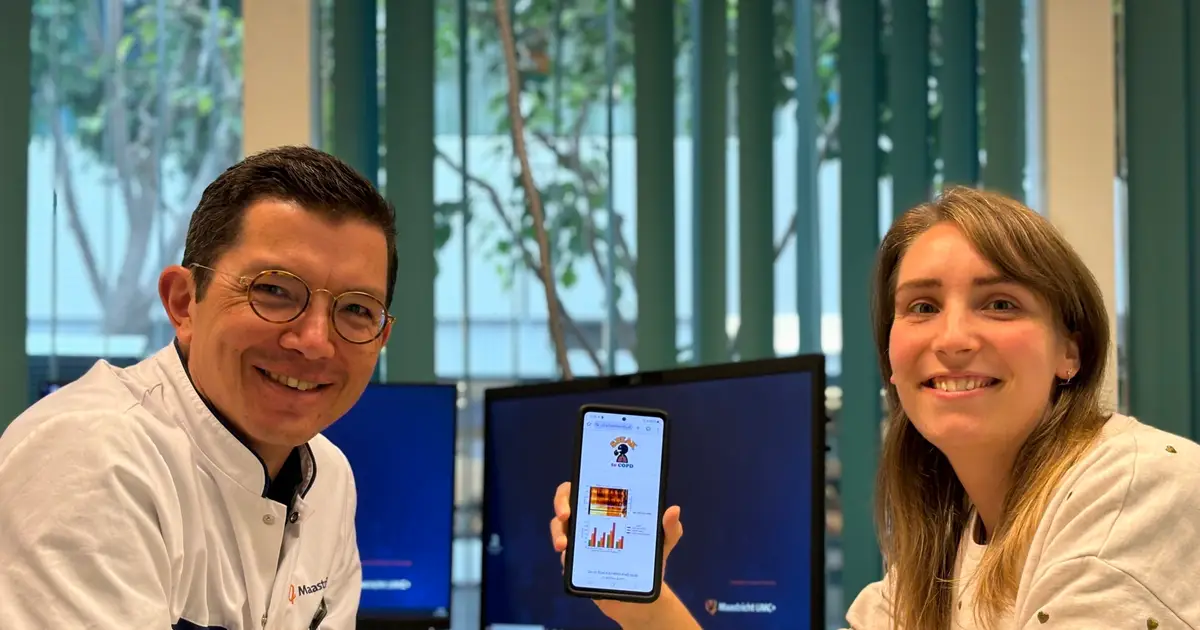Voice changes measured with a mobile phone can signal a flare up in asthma or COPD