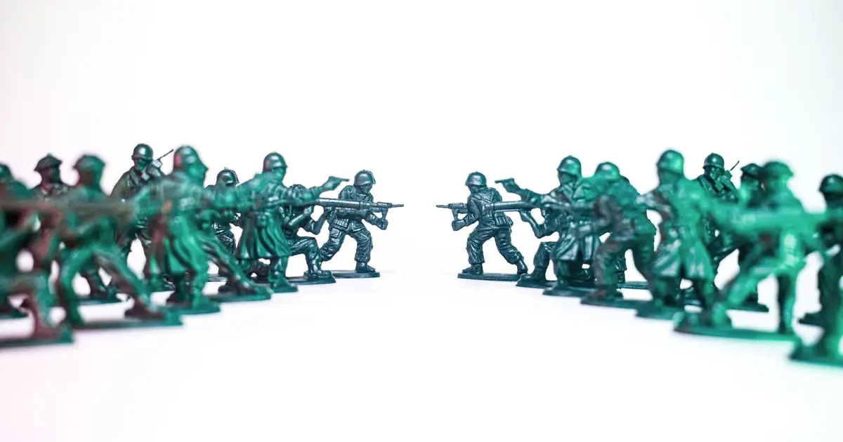 Breaking through the 'fog of war': Game-based study suggests shared boundaries can foster peace