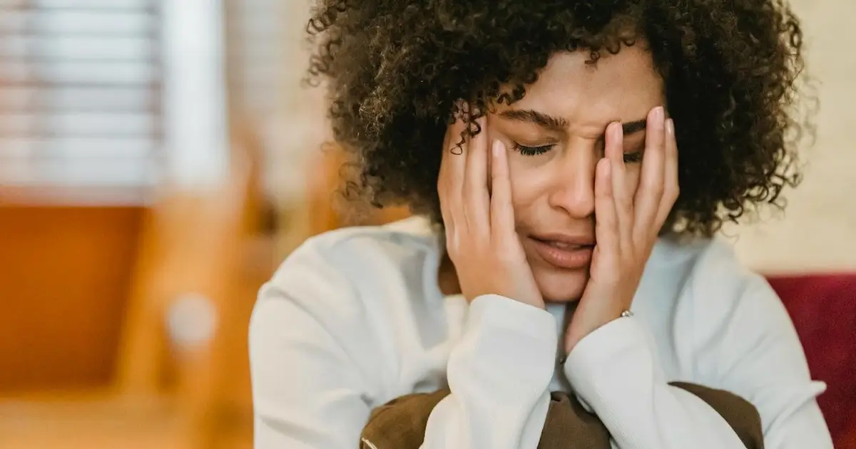 What's the difference between intrusive thoughts and suicidal thoughts?