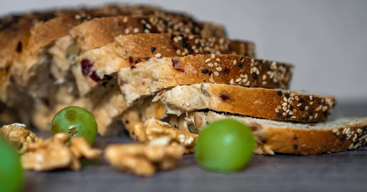Four to six servings of whole grain per day lower risk factors for heart disease