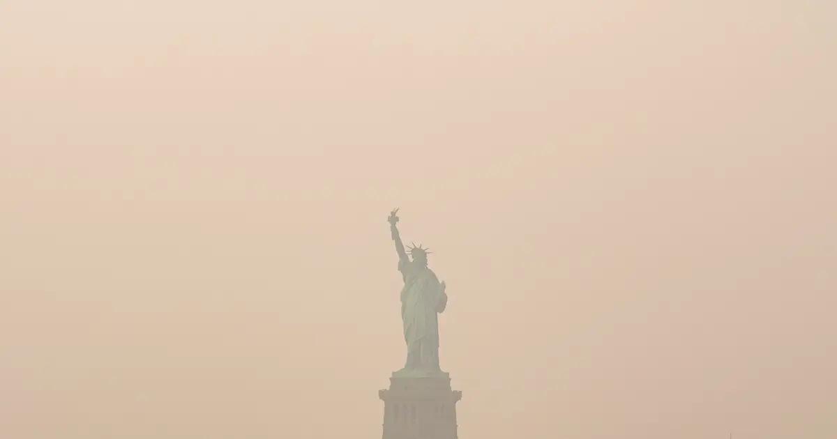 Wildfire smoke makes air unhealthy from the US Midwest to East Coast. Officials say stay inside