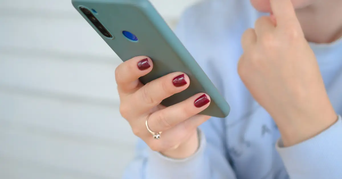 Young women can improve their online experience without giving up social media