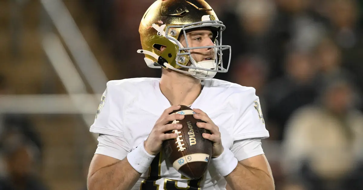 Notre Dame vs. Wisconsin prediction, picks, odds, spread: Fighting Irish, Badgers clash from Lambeau Field