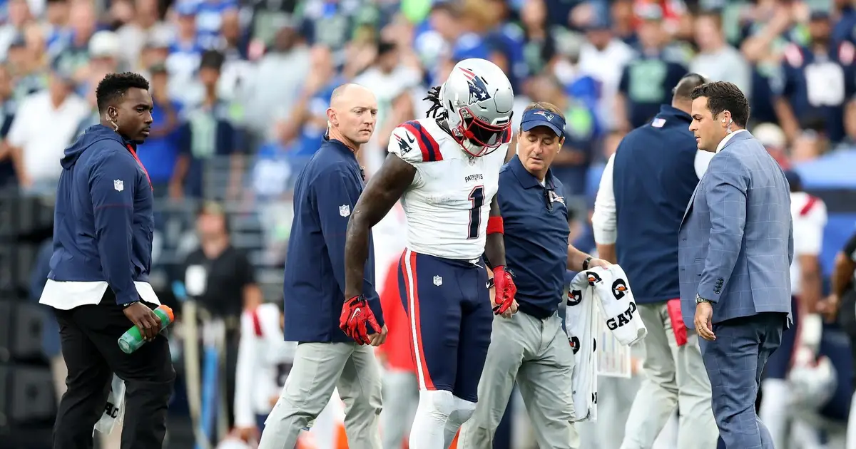 Patriots' A.J. Brown injures ankle, misses most of second half in loss to Seahawks